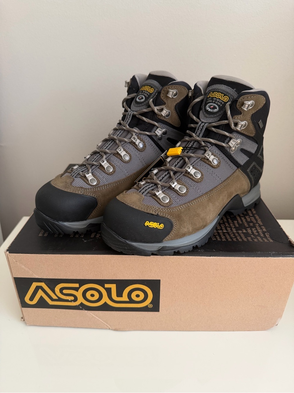 A solo Fugitive GTX Truffle/Stone Hiking Boots, Men's 8